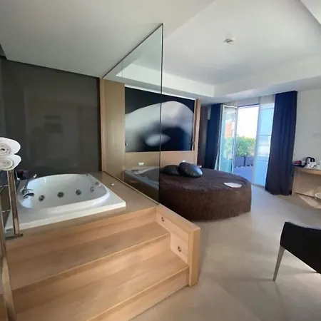 Card International Szálloda 4*