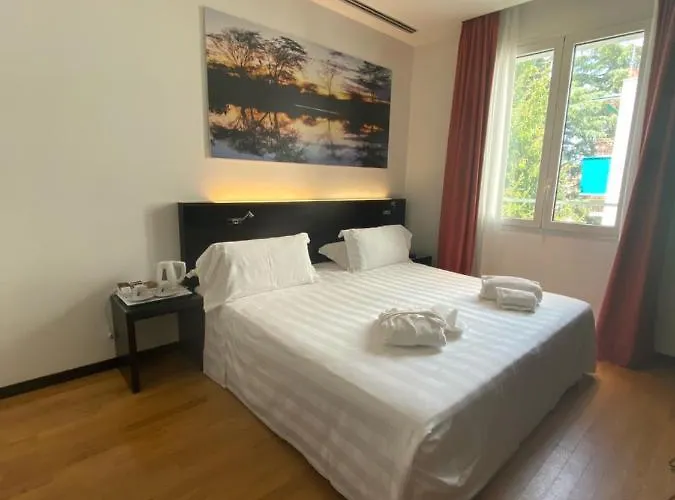 Hotell Card International 4*