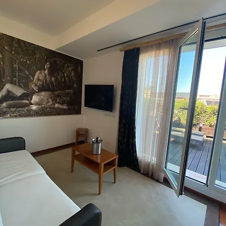 卡德国际酒店 4* 里米尼