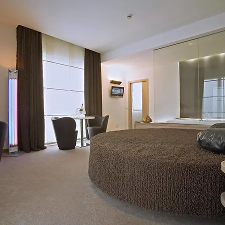 卡德国际酒店 4* 里米尼