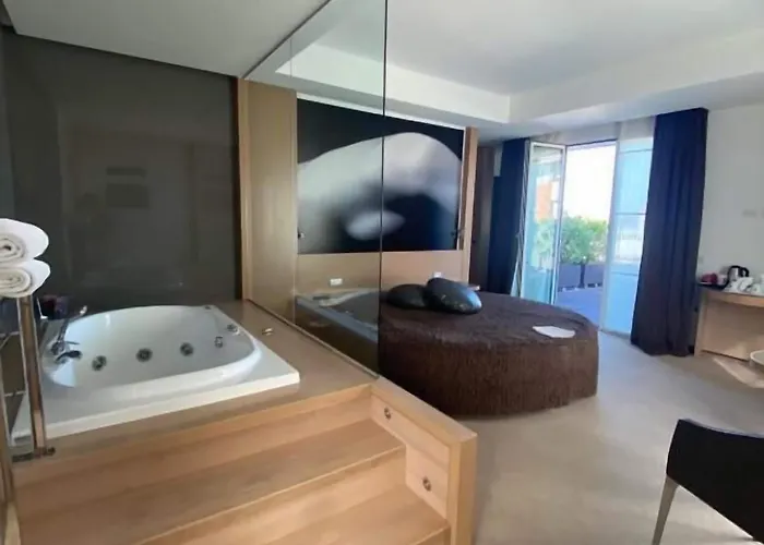 Card International Hotel 4*