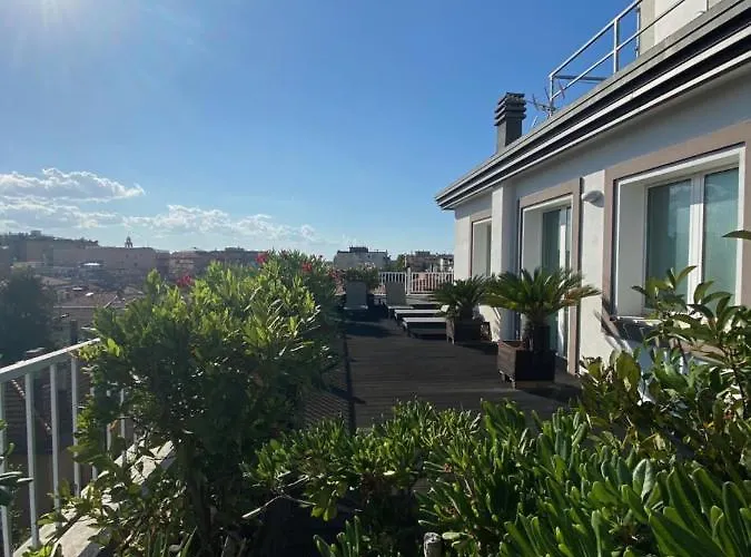 Отель Card International